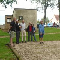 Une partie de pétanque au centre de Serbonnes